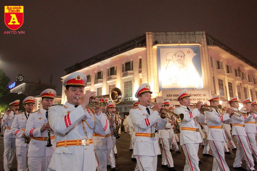 Đoàn nghi lễ Công an nhân dân biểu diễn chào mừng Kỷ niệm 75 năm ngày thành lập Quân đội nhân dân Việt Nam